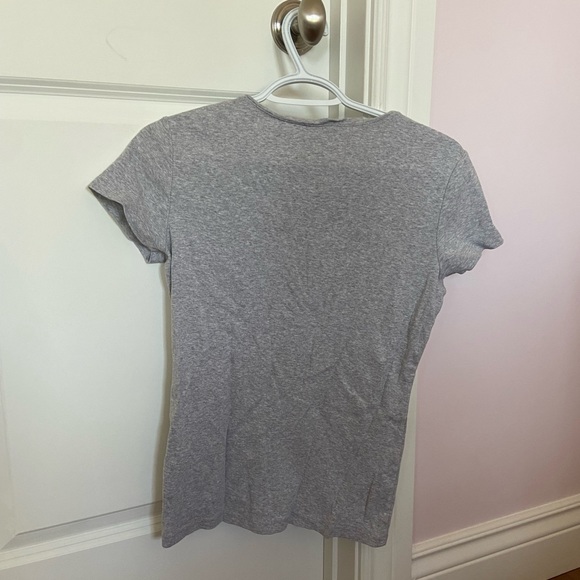 ✨2 FOR $20 TOMMY HILFIGER T-SHIRTS✨ - Picture 2 of 6